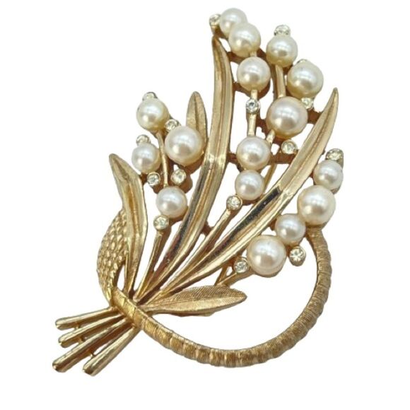 Trifari Jewelry - 1950s Crown Trifari Brooch Vintage mid-century pearl rhinestone Costume Jewelry